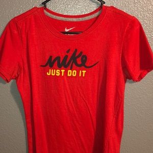Nike Slim Fit Median Women’s Tee